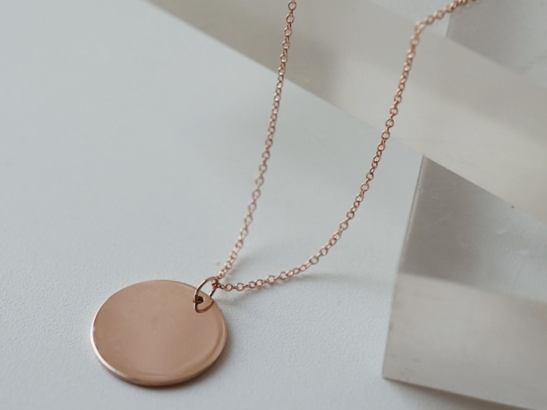 BOLD DISC NECKLACE