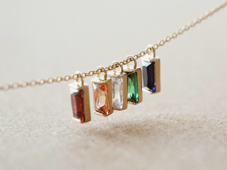 VERTICAL RECTANGLE NECKLACE