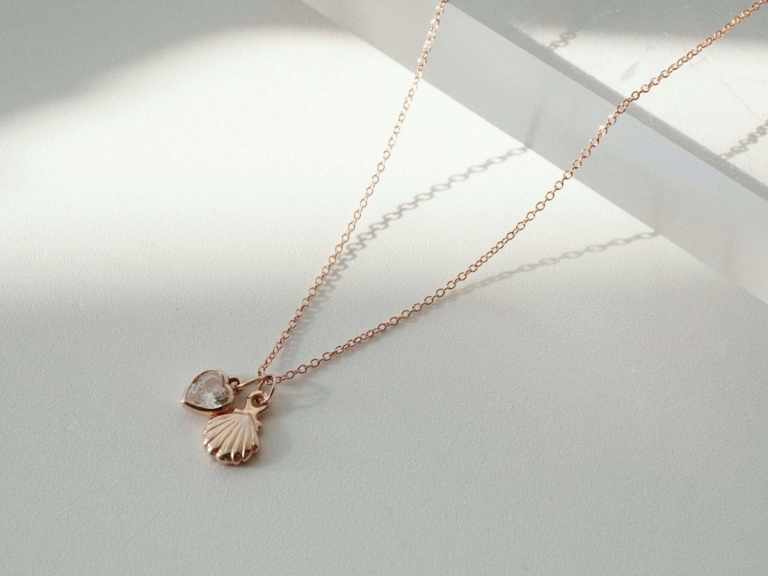 HEART STONE SHELL NECKLACE