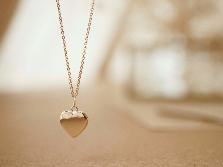 BOLD HEART NECKLACE