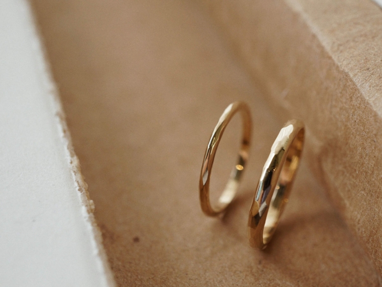 FACET D-SHAPE BAND COUPLE RING