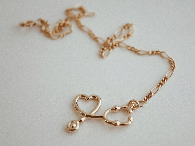 STETHOSCOPE FIGARO BRACELET