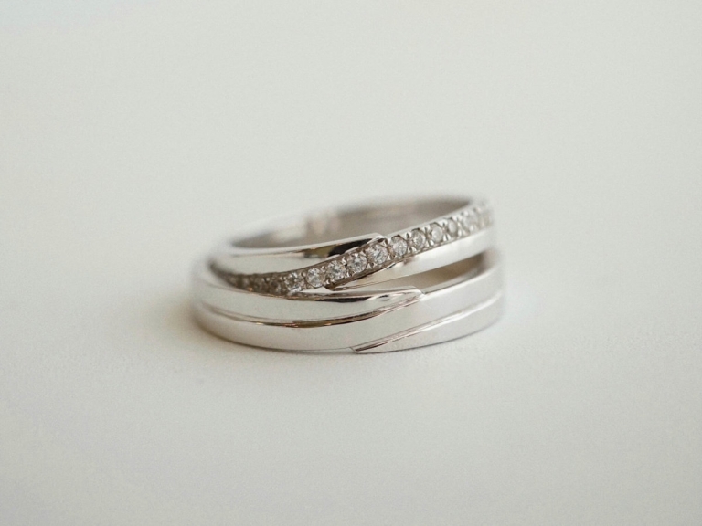 DIAGONAL WEDDING RINGS