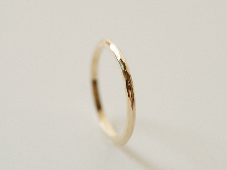FACET D-SHAPE BAND RING - 1.6MM