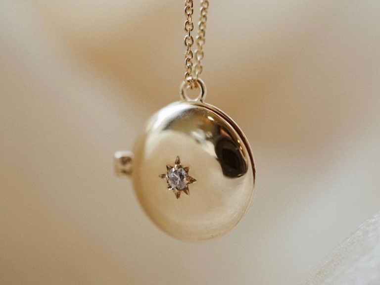 ROUND LOCKET NECKLACE