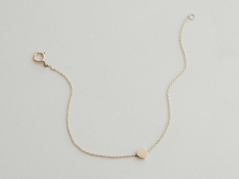 TINY HEART BRACELET