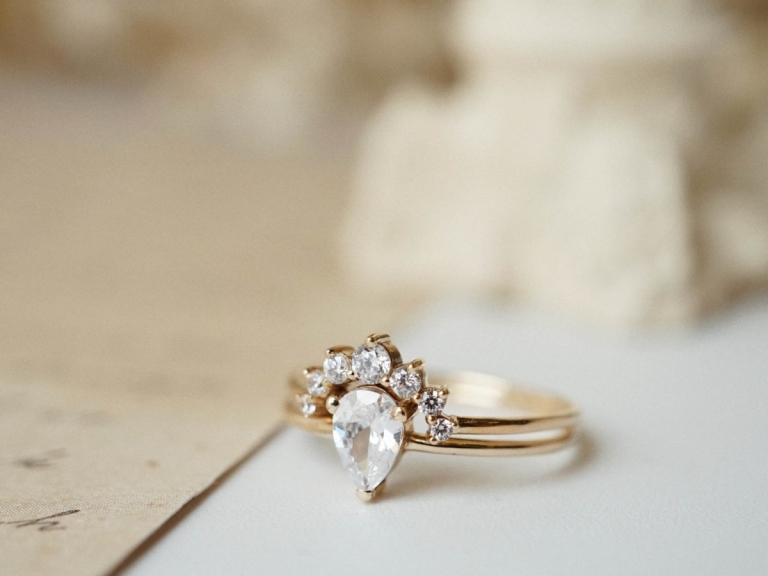 PEAR CUT RING & HIGH ARCH SKINNY RING
