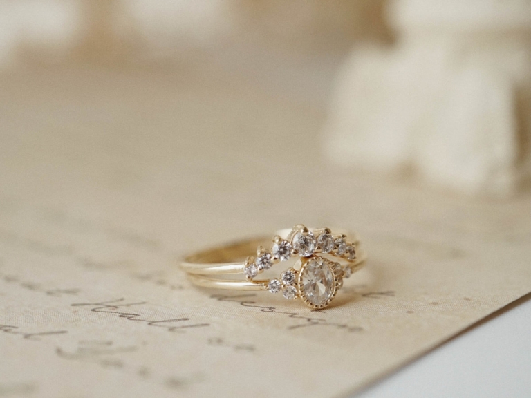 OVAL PETITE CLUSTER RING & ARCH SKINNY RING