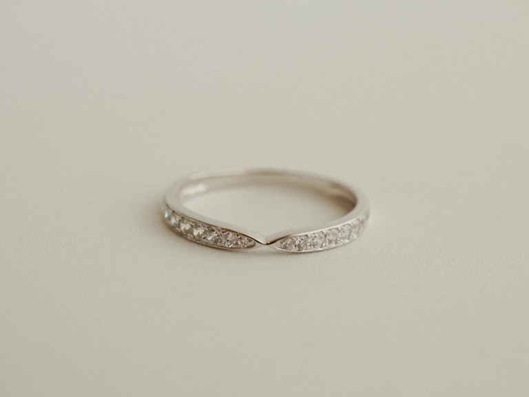 BOW ETERNITY RING - 2MM