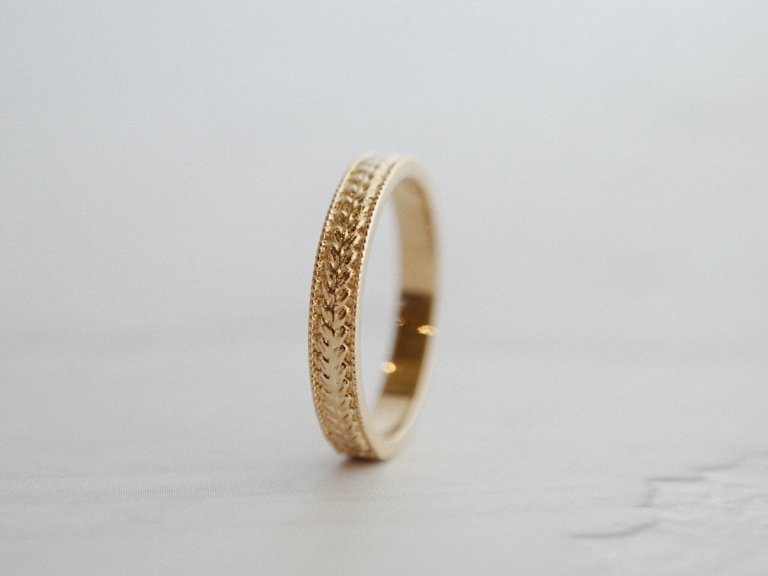 LAUREL BAND RING