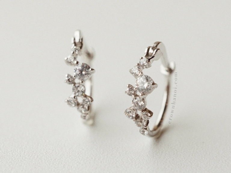 SNOW CLUSTER HOOP EARRINGS