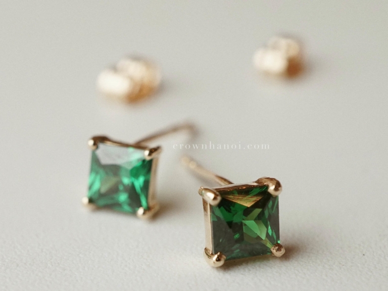 PRONG SQUARE STONE EARRINGS