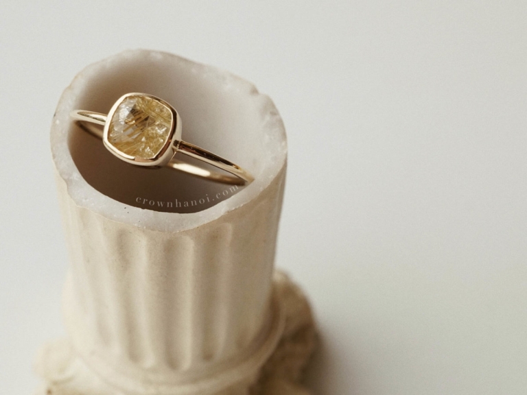 CUSHION RUTILATED QUARTZ SKINNY RING