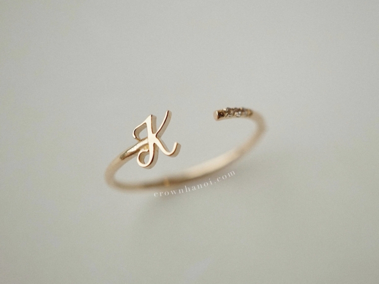 SCRIPT LETTER TRI OPEN STONE RING