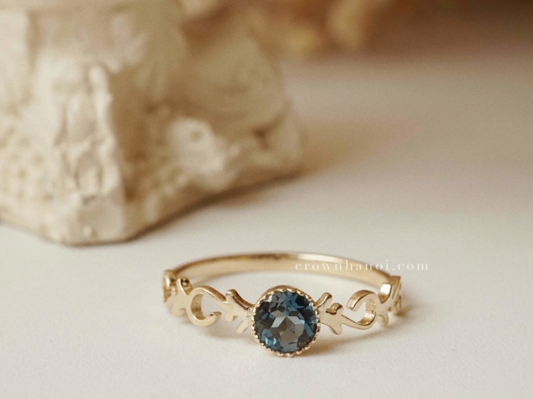 TOPAZ MEANDER RING