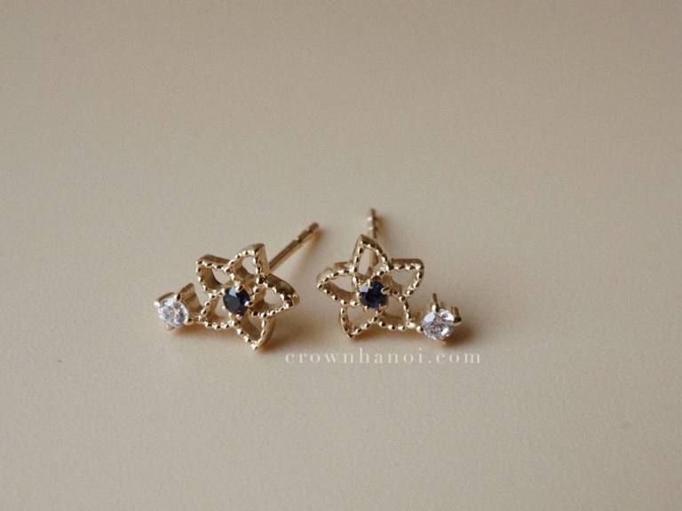 FLOWER SAPPHIRE STUD EARRINGS