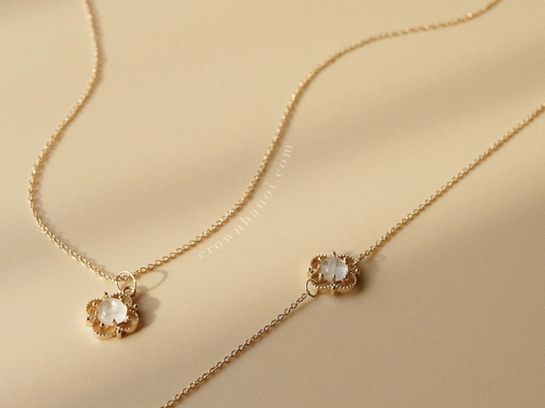 MOONSTONE CLOVER LEAF