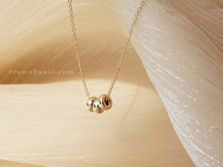 TRIPLE ROSIE NECKLACE