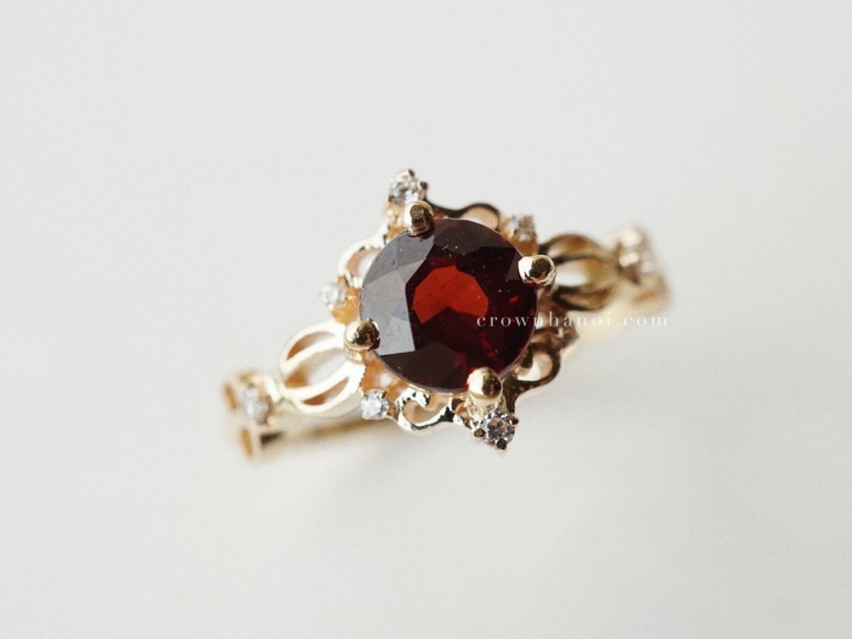 GARNET RETRO RING