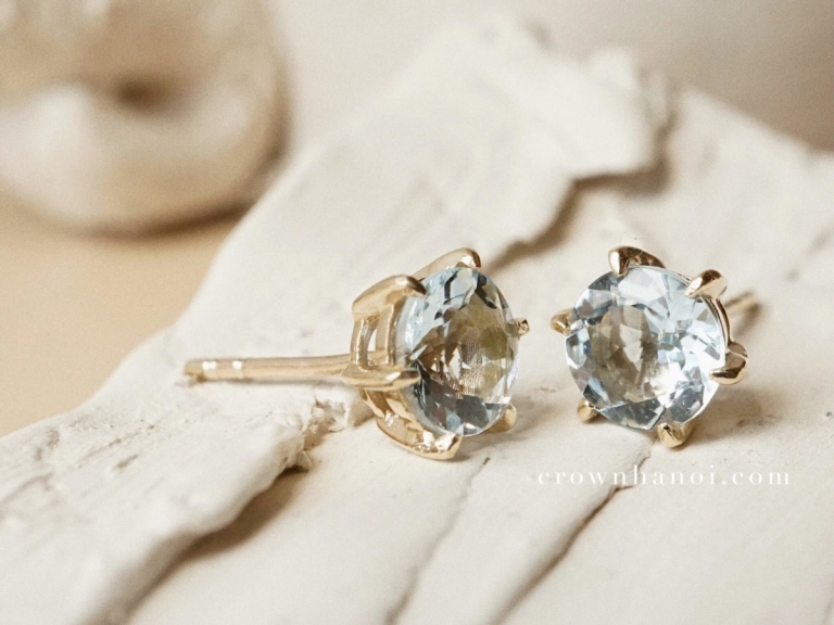 AQUAMARINE STUD EARRINGS