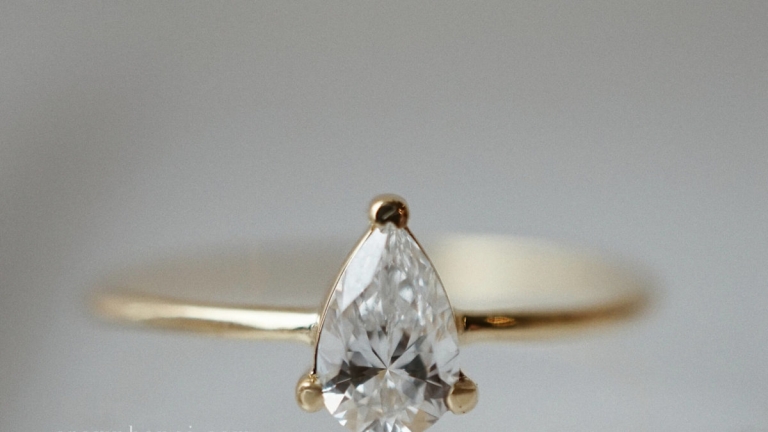 Alternative view of SKINNY RING - PEAR CUT