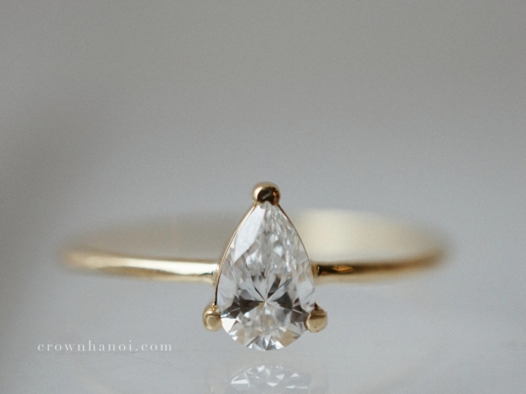 SKINNY RING - PEAR CUT