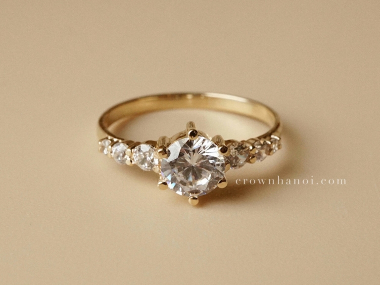 DAINTY SOLITAIRE RING