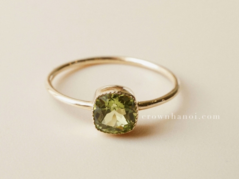 CUSHION PERIDOT MILGRAIN SKINNY RING