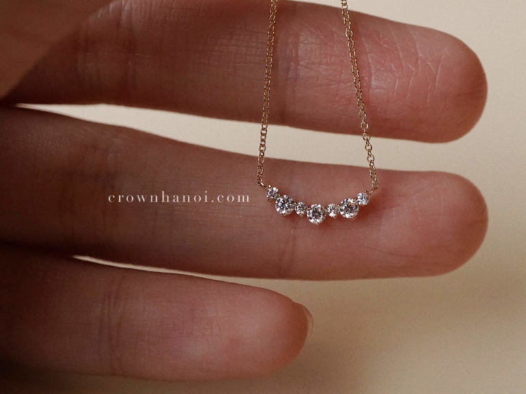 ARCH SMILEY NECKLACE