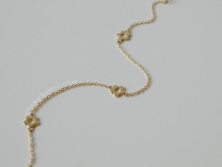 TRIPLE TINY FLOWER BRACELET