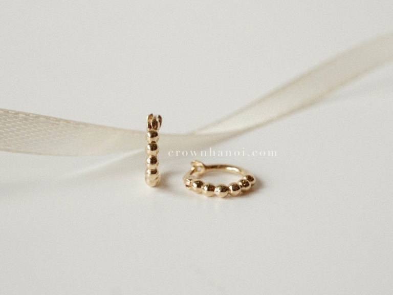 BEADED MINI HOOP EARRINGS