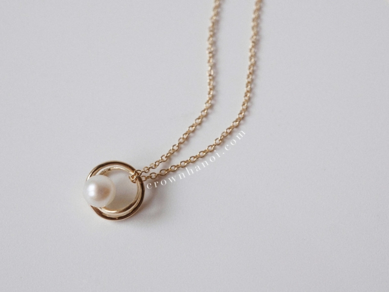 EMBRACE PEARL NECKLACE