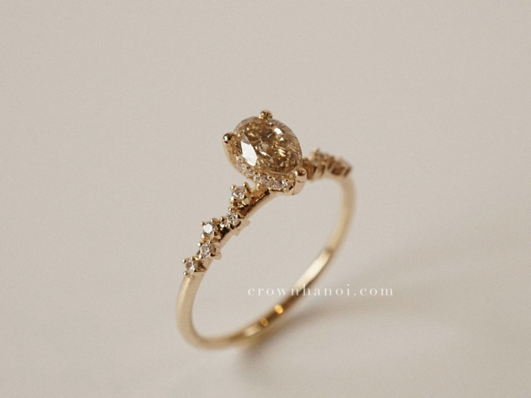 AURA PEAR CUT RING