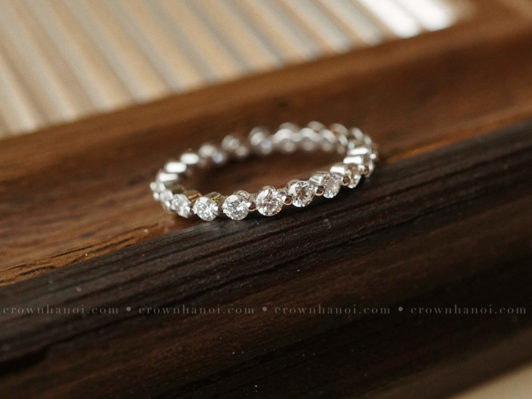 FLOATING ETERNITY RING