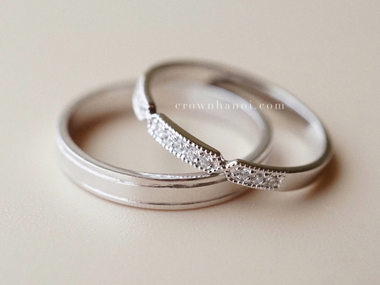 BORDER RING & FRENCH PAVE RING (PLATINUM)