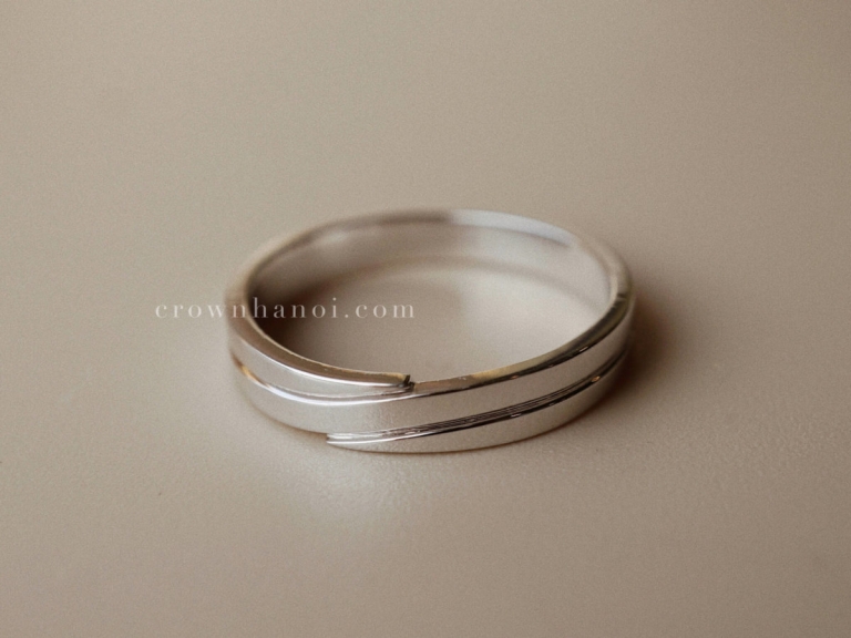 DIAGONAL BAND RING