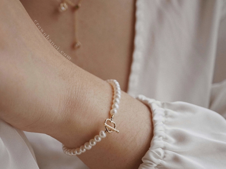 HEART FRAME 2.0 CLASP - PEARL BRACELET