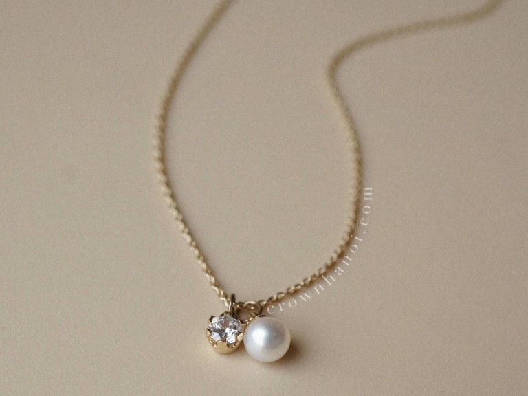 MULTI PRONG STONE - PEARL NECKLACE