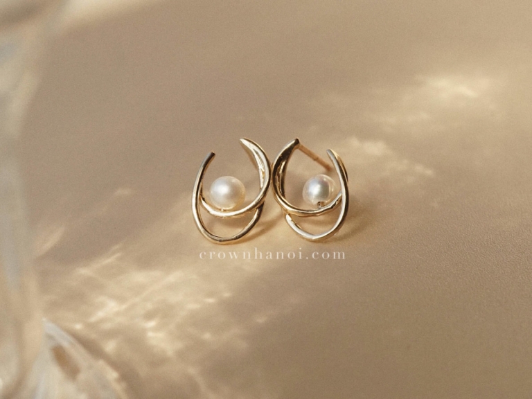 ATMOSPHERIC PEARL EARRINGS
