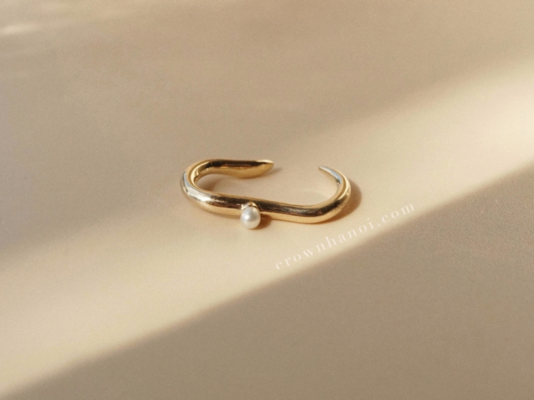 MINI PEARL EAR CUFF