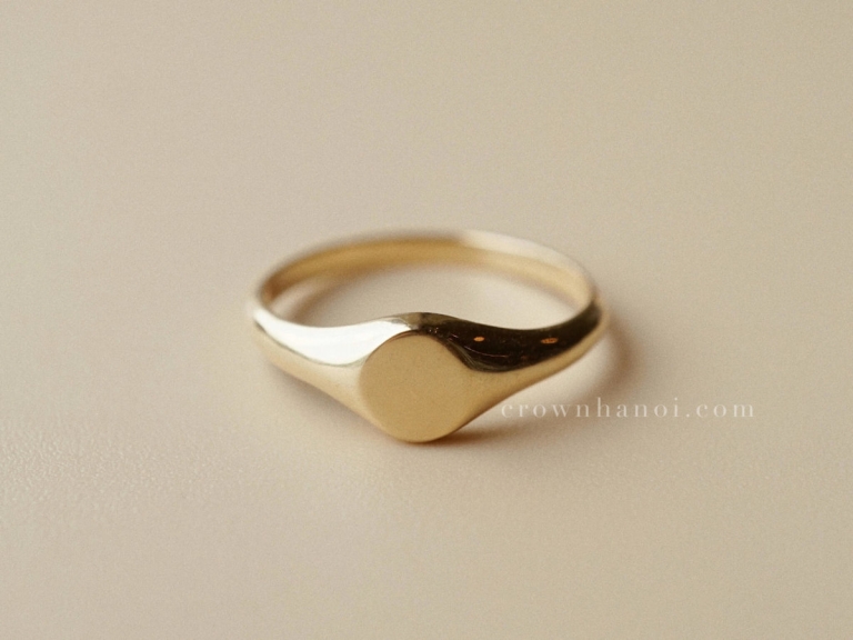 PETITE OVAL SIGNET RING