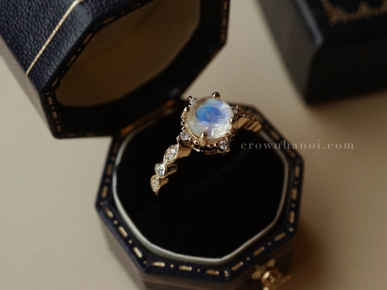 RAINBOW MOONSTONE SOLITAIRE RING