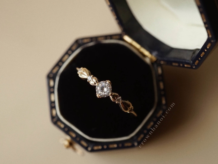 SOLITAIRE HEART WINGS RING