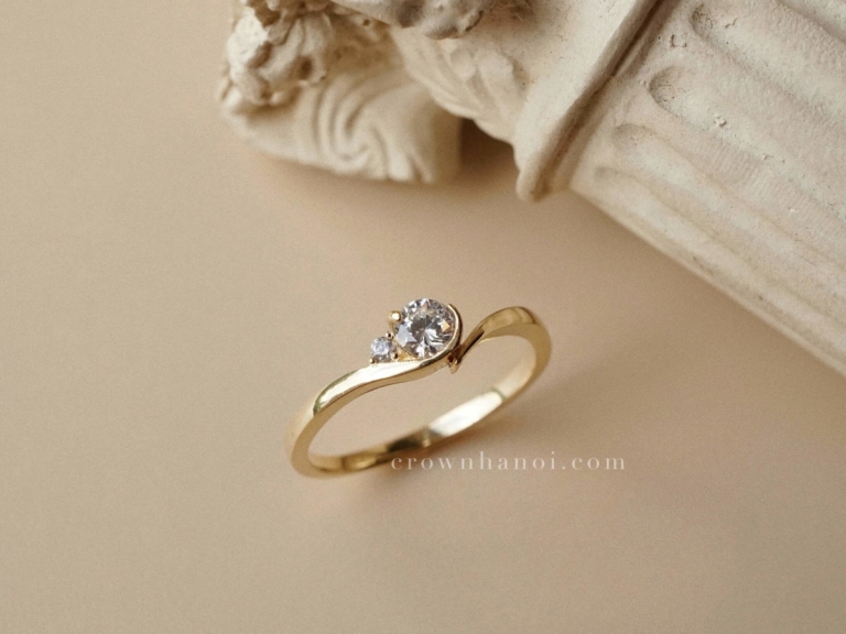 EMBRACE SOLITAIRE RING