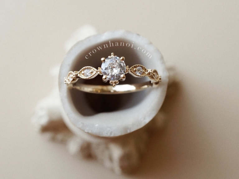 CRYSTAL EYELET RING