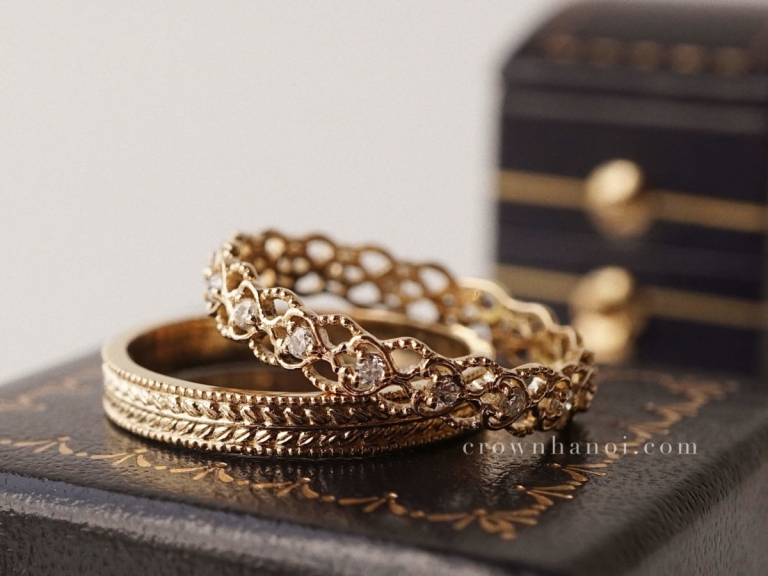 LAUREL BAND RING & VINTAGE HEART ETERNITY RING