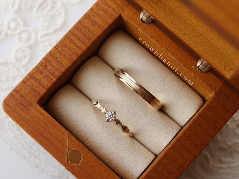 BORDER RING & SOLITAIRE HEART WINGS RING