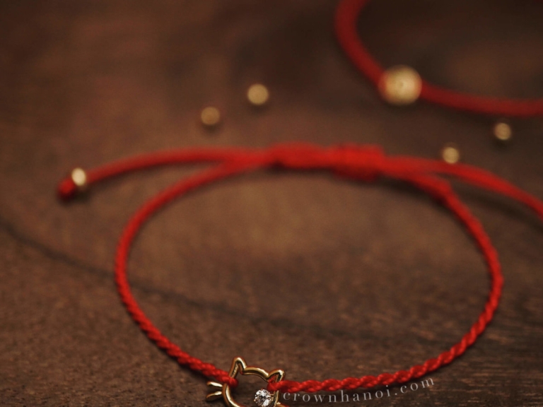 KITTY LUCKY STRING BRACELET