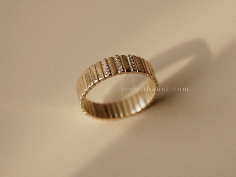 TRI ROW RIBBED PAVE RING - MAN