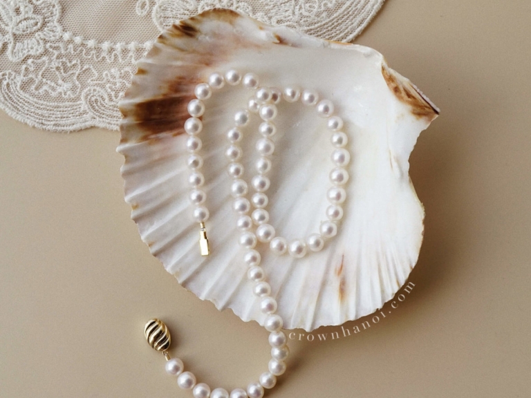 FRESHWATER PEARL BAGUETTE CLASP NECKLACE